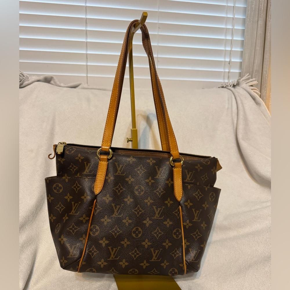 🚫 SOLD 🚫 Louis Vuitton Totally PM